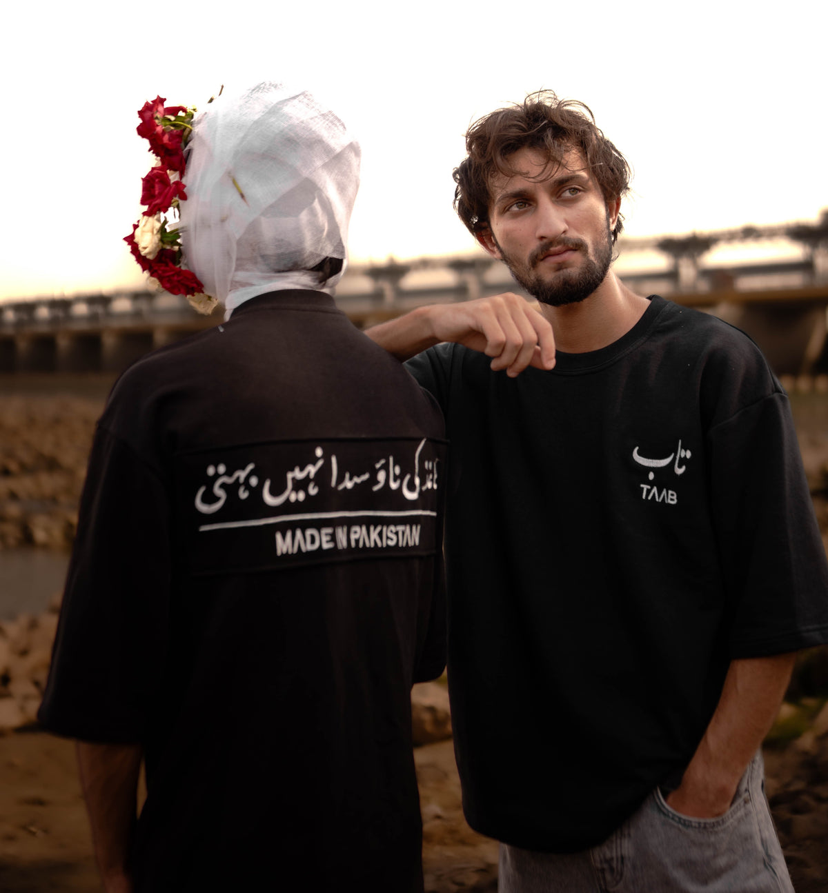 TAAB Paper Boat oversized cotton t-shirt, model photo 4
